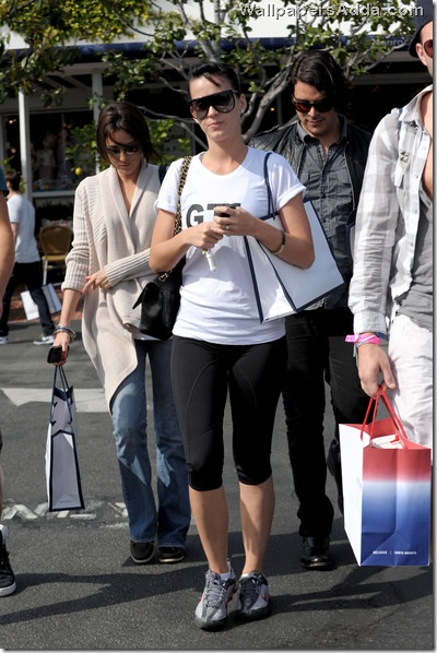 Katy Perry proves even pop stars bad skin Sqcigxq7m_0l