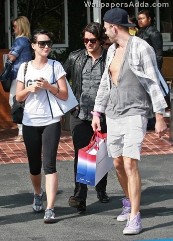 [Katy+Perry+Out+Shopping+Fred+Segal+2+2N_3otYnOTLl[2].jpg]