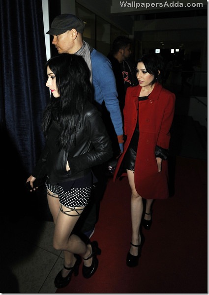 Billy Corgan arrives Trademark Hotel new girlfriend r5P3KsHz-66l