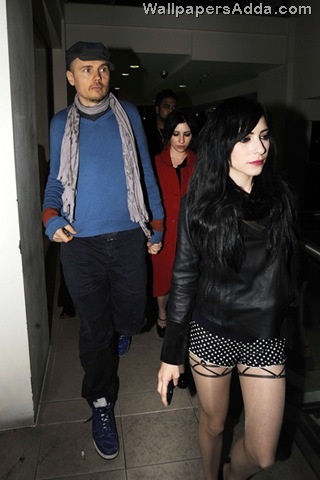 [Billy+Corgan+arrives+Trademark+Hotel+new+girlfriend+tuzFJviC0-Ql[2].jpg]