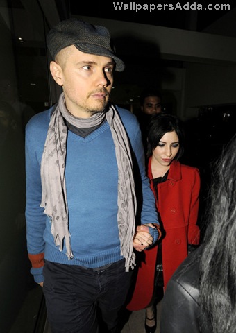[Billy+Corgan+arrives+Trademark+Hotel+new+girlfriend+dbwGxtAZrjBl[2].jpg]