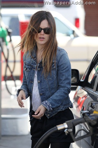 [Actress+Rachel+Bilson+sports+denim+jacket+OsovfkAtYmpl[2].jpg]