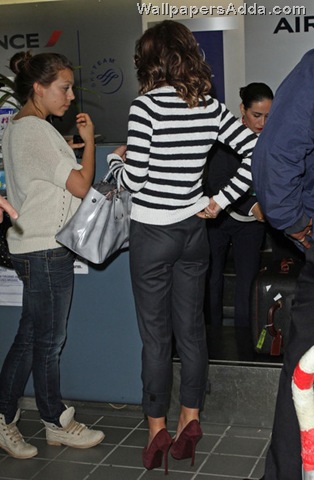 [Cheryl+smiles+with+stripes+PK4bTxmAIfpl[2].jpg]