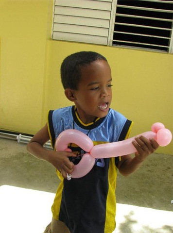 [kid with guitar ballon[2].jpg]