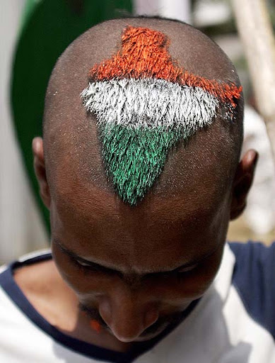 A%20fan%20indicates%20where%20his%20support%20lies,%20India%20v%20Australia%20ODI%20series,%20Rajiv%20Gandhi%20International%20Stadium,%20Hyderabad,%20October%204,%202007.jpg