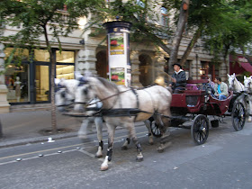 Budapest,  Andrássy út, In-Kal Security,  koncert, zenés korzó, VI. kerület,   Liszt, Mahler, Erkel, lovaskocsi 