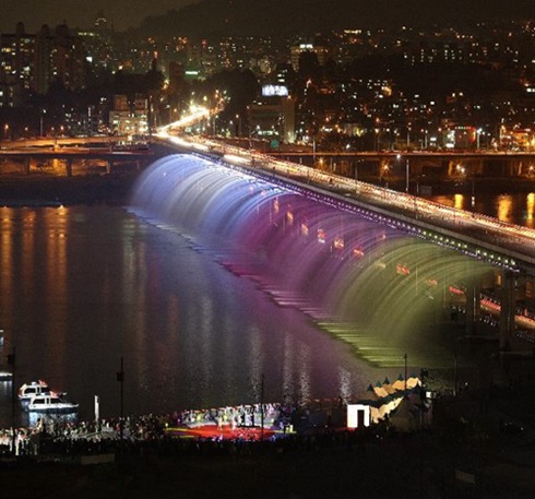 Banpo-Bridge-South-KoreaThe-Fountain-Bridge