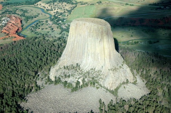 The-Most-Famous-And-Scary-Devil-Tower-12_resize