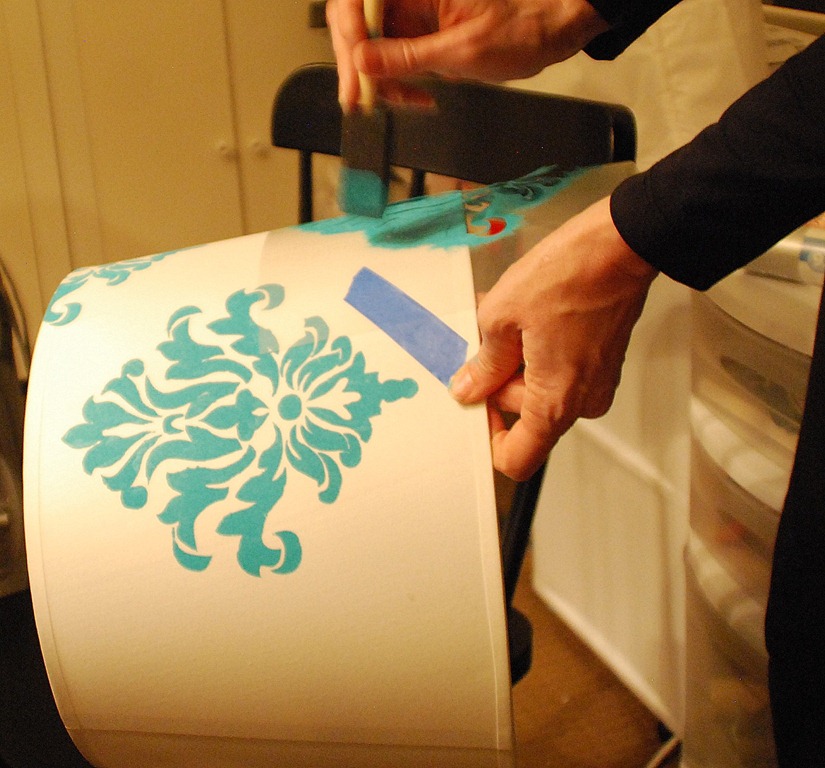 [stenciling the damask lampshade 2[4].jpg]