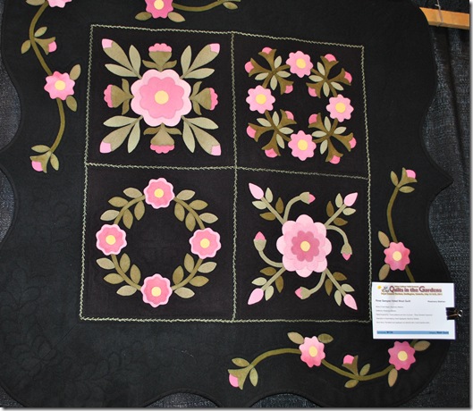 Quilts in the Gardens 2011 035