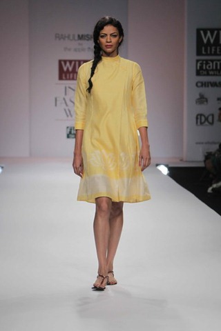 [WIFW SS2010 collection by Rahul Mishra's Show21[5].jpg]