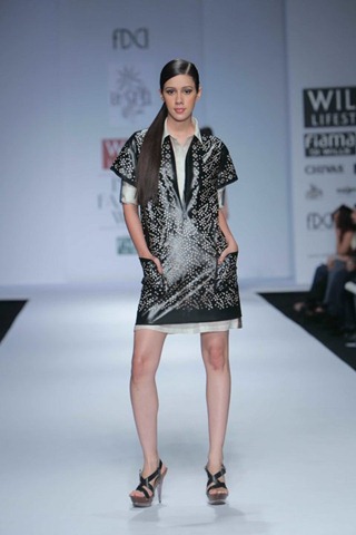 [WIFW SS 2011 collection by Vineet Bahl (19)[4].jpg]