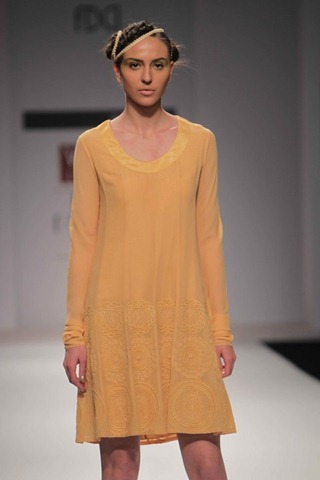 [WIFW SS 2011  collection by Manish Gupta (2)[5].jpg]
