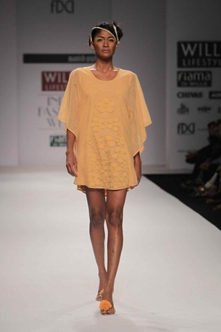 [WIFW SS 2011  collection by Manish Gupta (4)[3].jpg]