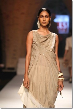 WIFW SS 2011collection by Tarun Tahiliani   (34)