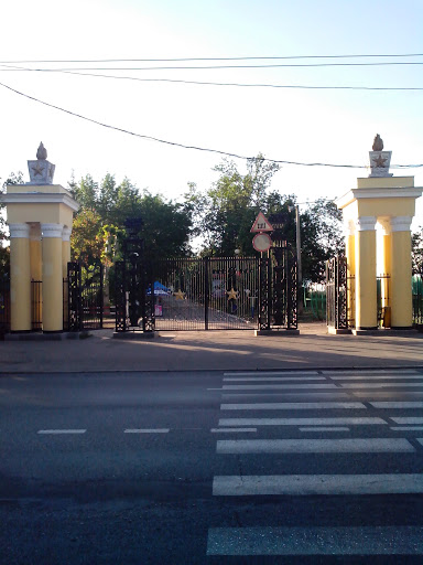 Западный вход в парк Якутова