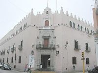 [200px-Univeridad_de_Yucatan_Mérida[3].jpg]