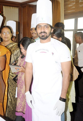 CLICK THE ABOVE ARROW TO  ZOOM THE IMAGE