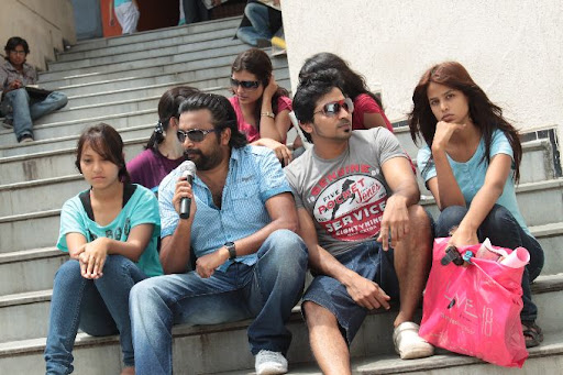 CLICK THE ABOVE ARROW TO  ZOOM THE IMAGE