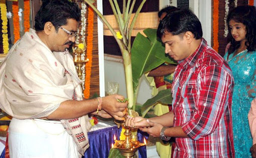 CLICK THE ABOVE ARROW TO  ZOOM THE IMAGE