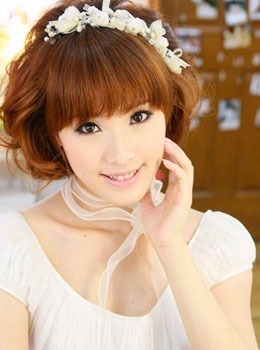 [10-Simple-Beauty-Lovely-wedding-hairstyles-1[3].jpg]