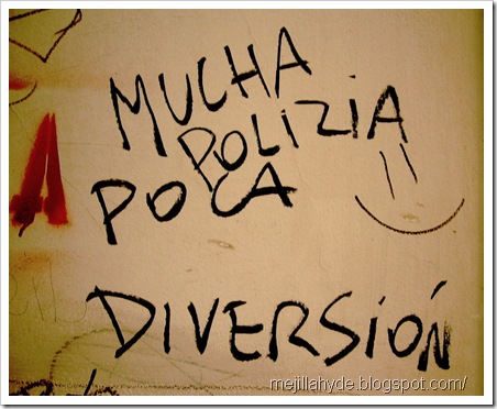Mucha policía, poca diversión - Graffiti, Buenos Aires, Arte urbano