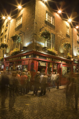 Pub in Temple Bar, Dublin. Photo Holger Leue www.tourismireland.com