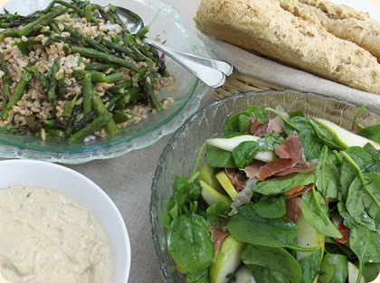 Salater, humus og brød