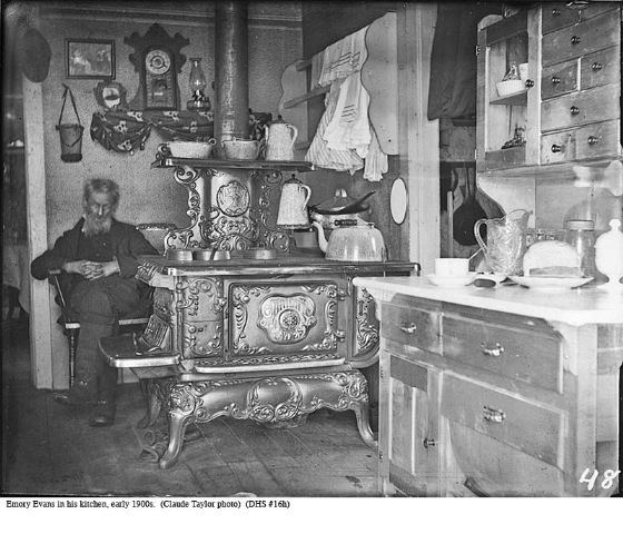 [1900 kitchen[2].jpg]