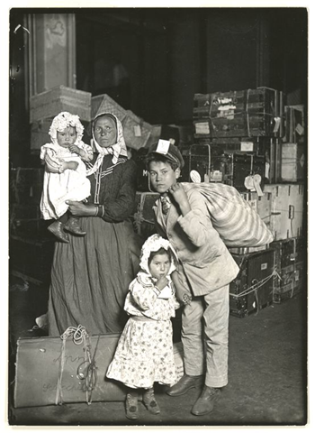[immigrants 1905.png]