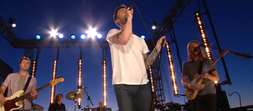 Maroon 5 perform 'Give a little more' | Live performance