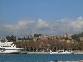vista de la Alcazaba desde el puerto de Málaga