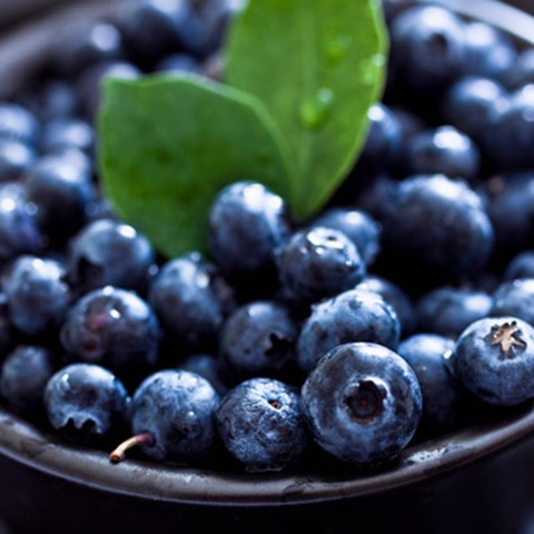 rby-33-foods-stay-young-blueberries-de