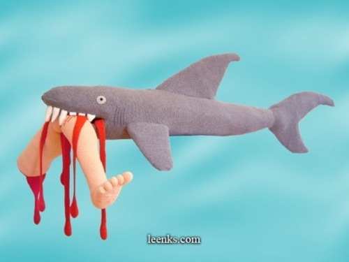 tiburon-devorando-persona