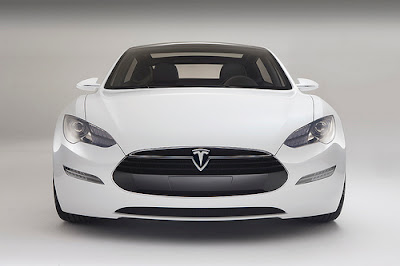 Tesla Model S (вид спереди)