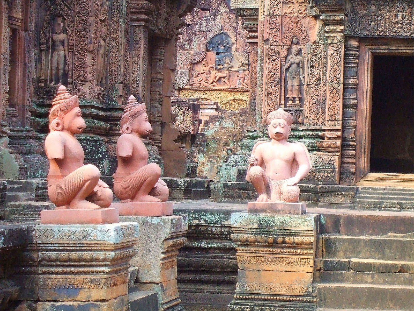 [Angkor temple Banteay Srei[1].jpg]