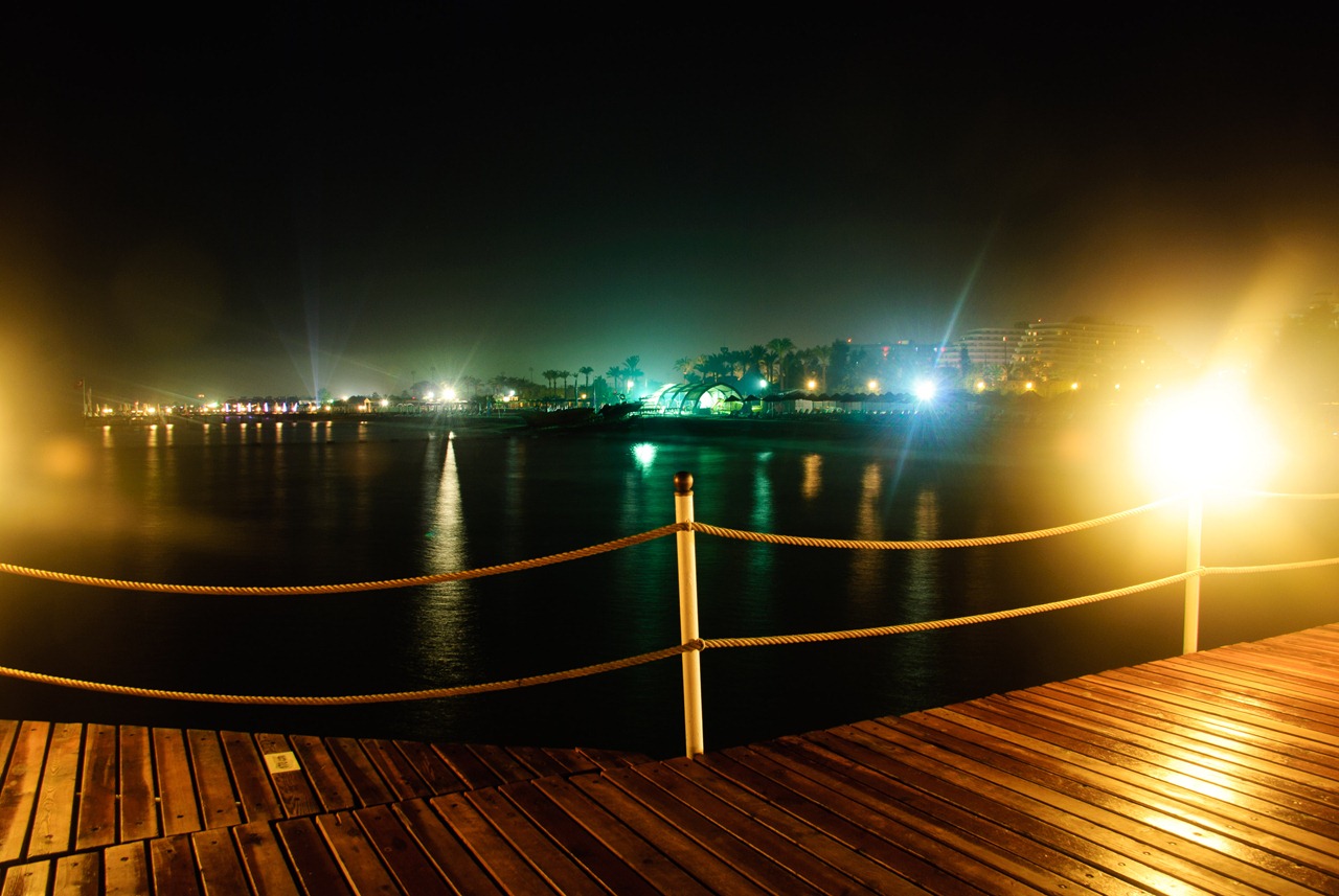 [by-night-pontoon[3].jpg]
