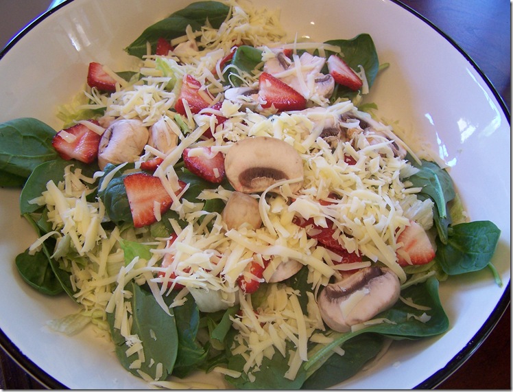 Salad with Strawberries, Spinach and Jarlsburg 007
