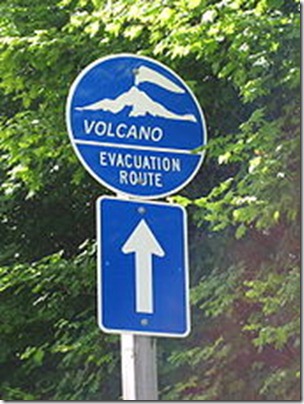 Volcano_evacuation_route_sign