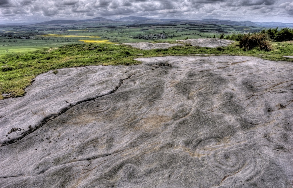 [northumbrian rock art at  chatton park hill[1].jpg]
