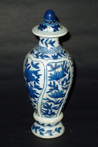 [cbw16 covered vase baluster floral 17x6.5 kangxi 18c[2].jpg]