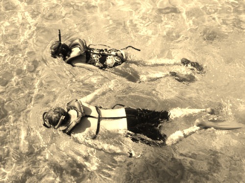 [snorkeling_couple[6].jpg]