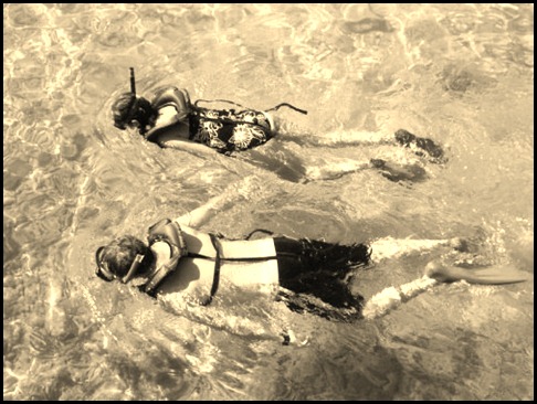 snorkeling_couple