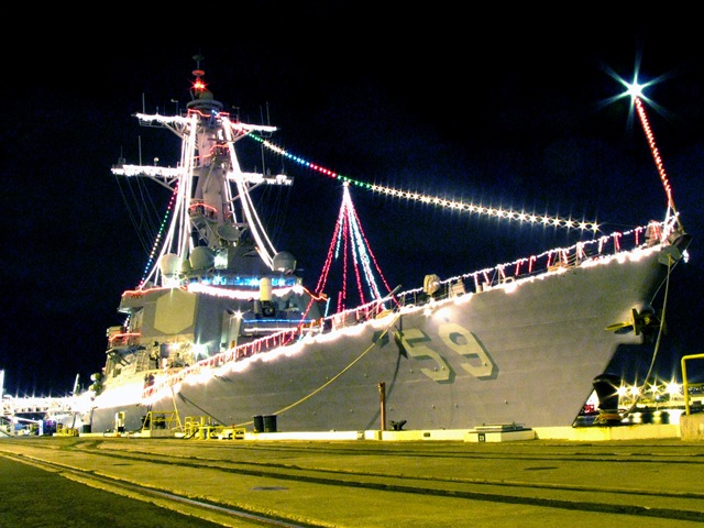 [Guided missile destroyer USS Russell -DDG 59 - Christmas in Pearl Harbor[5].jpg]