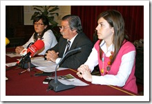 De izquierda a derecha, Almudena Correal, Vicente de Gregorio y Beatriz Calvo, esta mañana en rueda de prensa.