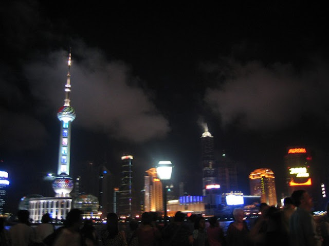 晚上的明珠塔