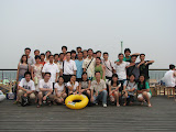 2007-08-06 与同事同游碧海金沙水上乐园（上海人造海滩），临走前拍张大合照留念。