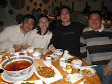 他们住同一间家，右三起是 Ryan 及 Alfonso。