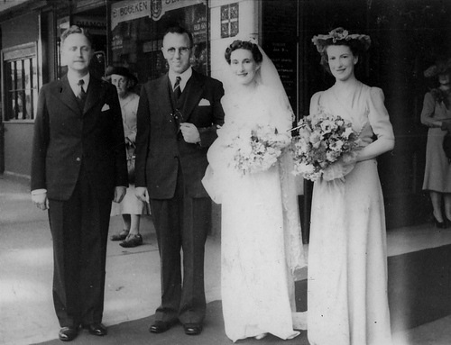 [James and Edna's marriage 1944[9].jpg]