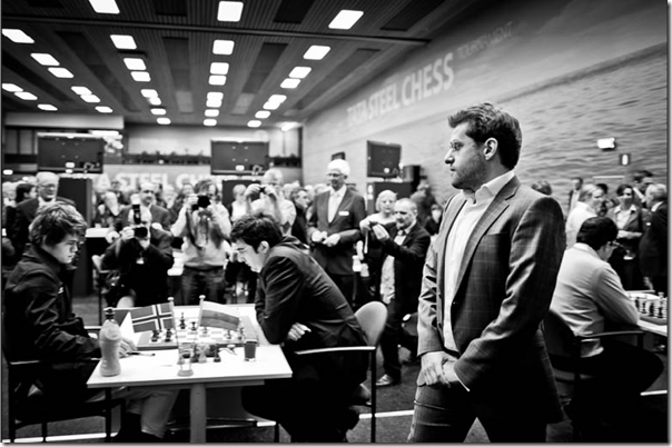 Aronian walking past Carlsen vs Kramnik